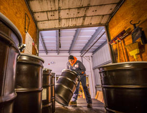 loading-drum-box-truck