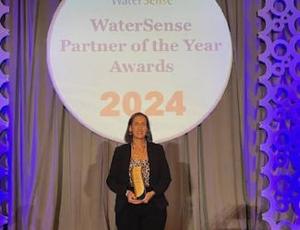 Veolia’s New York Conservation Program Manager Shari Gold accepts the 2024 WaterSense Excellence Award.